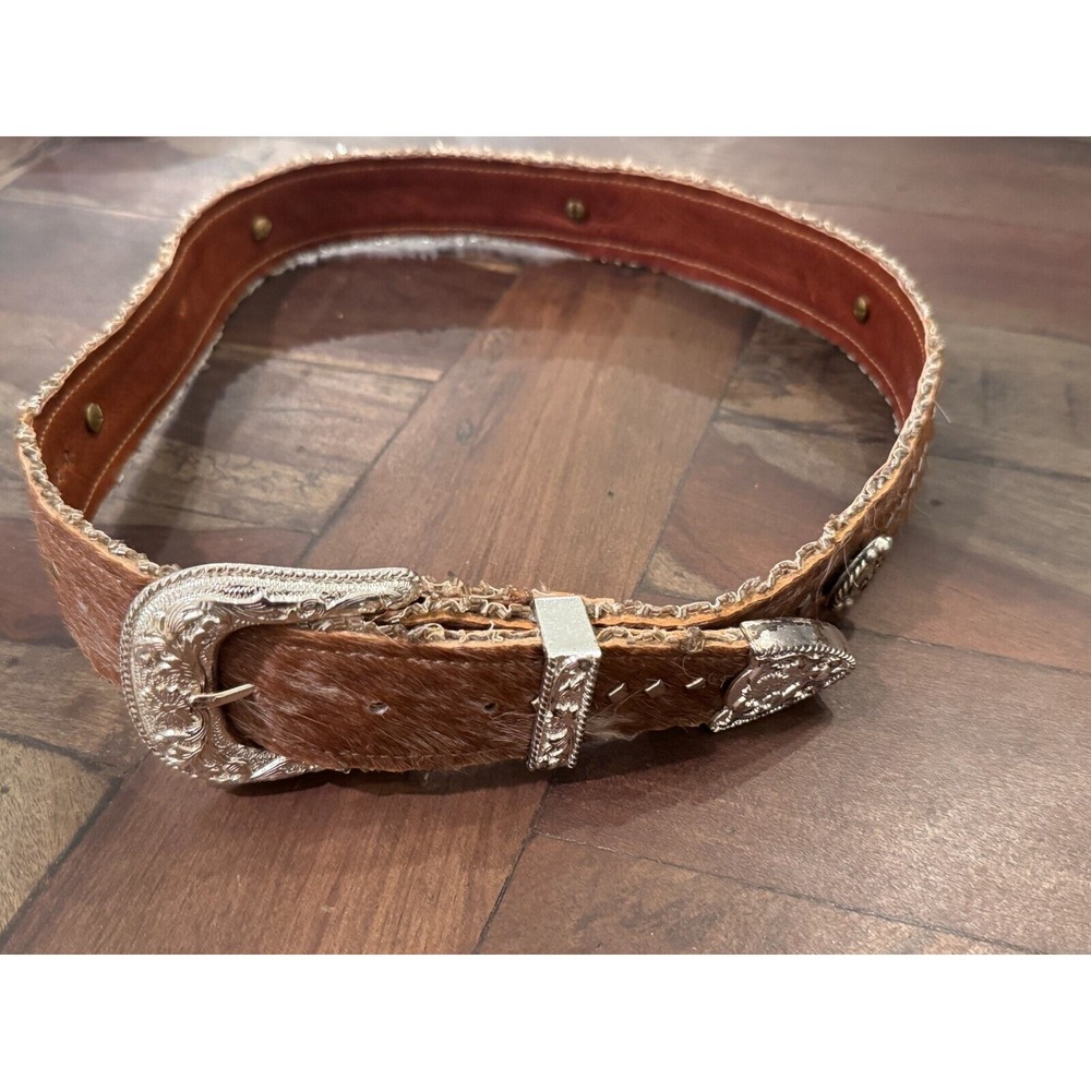 Women's Cow themed Belt Silver Tone Studs & Buckle Size 32‎ Estimated Beads